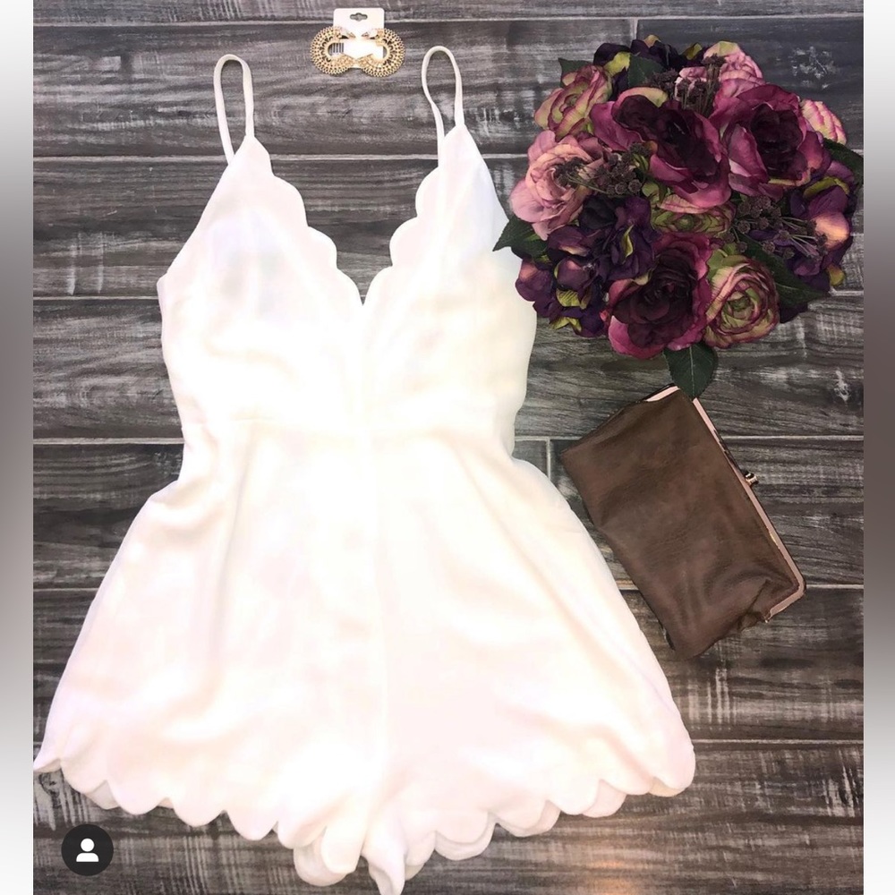 Ark & Co NWT white scallop hem romper spaghetti strap